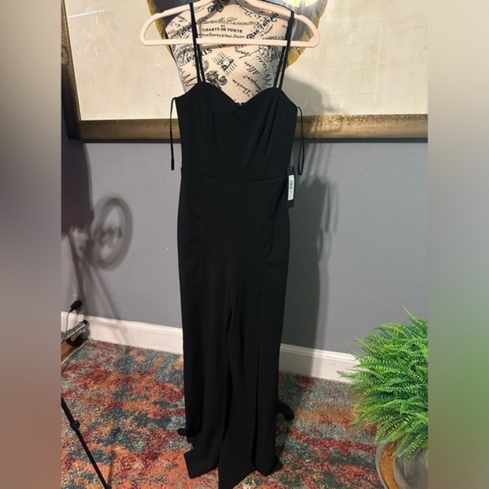 Bebe NWT jumpsuit. Black. Sexy slits up leg. Has stretch. Xs